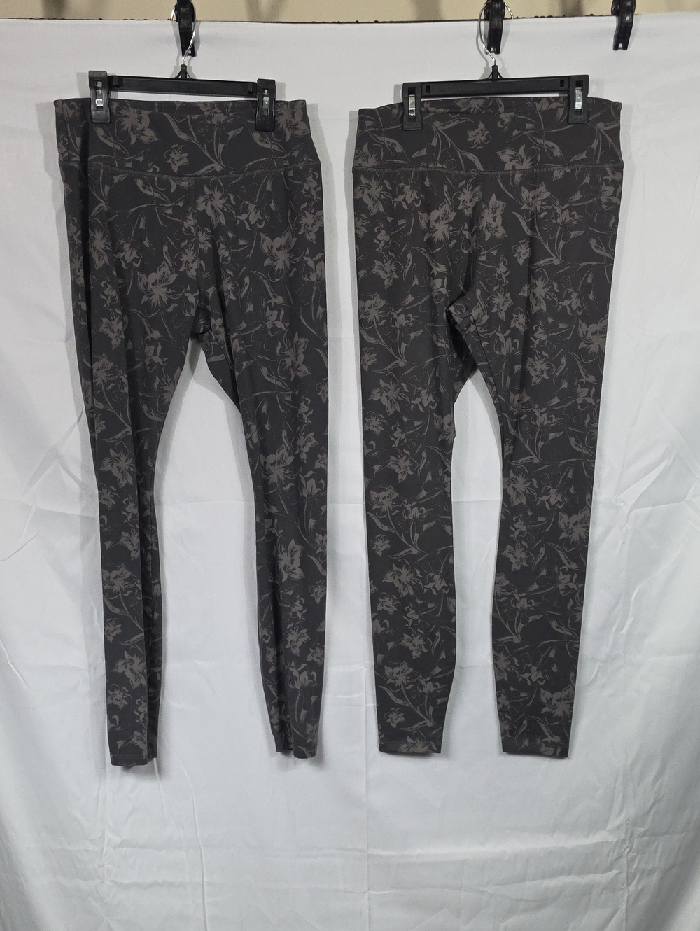 2 Pairs Of Womens Pact Leggings Size Medium From Whole Foods (W690)
